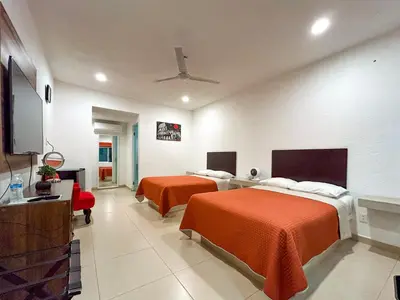 Una televisión o centro de entretenimiento en Hotel Boutique Luciérnaga Xochitepec