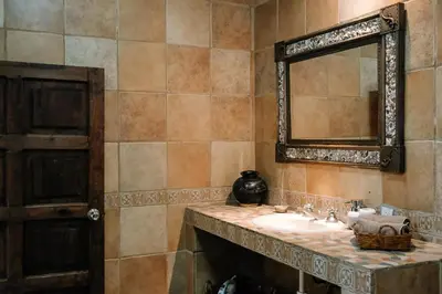 Un baño de Sunshine House - Made by artists