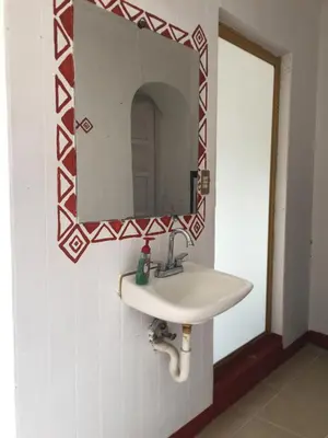 Un baño de Bungalito en Cuernavaca