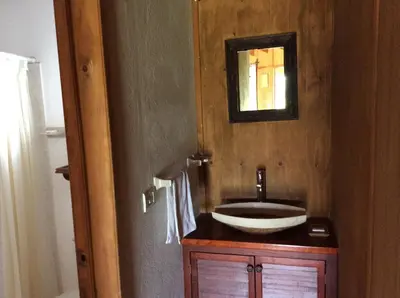 Un baño de Cabanas la Chicharra