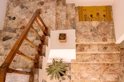 Plano de Spacious artsy home with fast WiFi