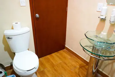 Un baño de HOSTAL CHOCOLATE CALENDA