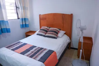 Cama o camas de una habitación en HOSTAL CHOCOLATE CALENDA