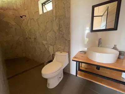 Un baño de Cabañas Tepani