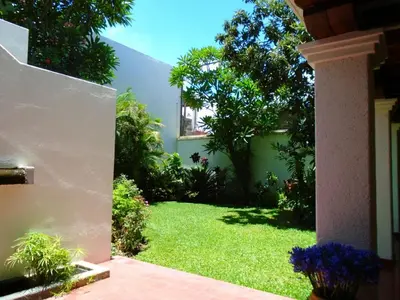 Jardín al aire libre en Paulina Youth Hostel