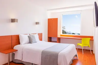 Cama o camas de una habitación en One Oaxaca Centro