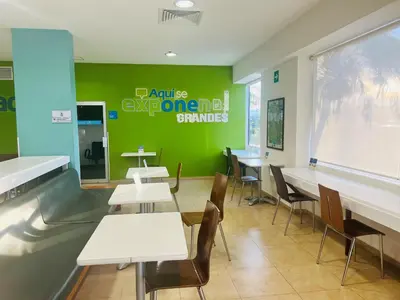 Un restaurante o sitio para comer en One Salina Cruz