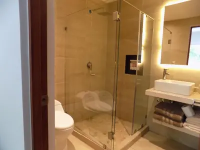 Un baño de Acapulco Diamante Varadero D001
