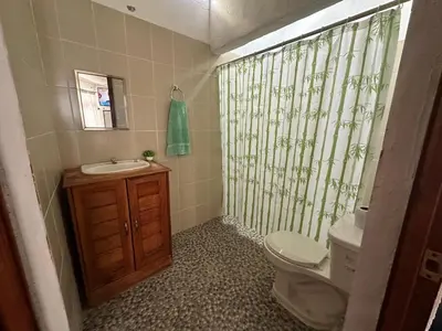 Un baño de Casa Rústica, Sofía, Frente al mar en Puerto Arista