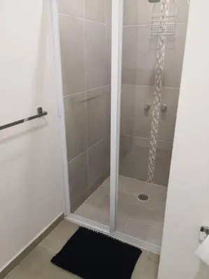 Un baño de Hermosa Casa Alberca Climatizada por Paneles Solares
