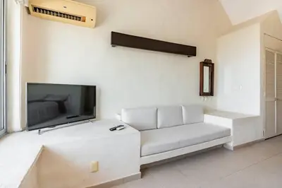 Una televisión o centro de entretenimiento en Hermosa Villa Puesta al SOL