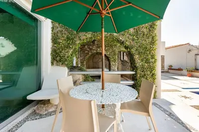 Un patio o zona al aire libre en Hermosa Villa Puesta al SOL