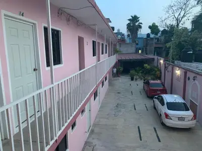Edificio en el que se encuentra el hotel cápsula