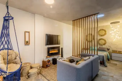Una televisión o centro de entretenimiento en Cipressi Lofts Val'Quirico