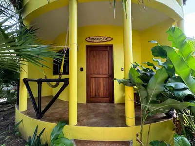 Jardín al aire libre en One Love Hostal Puerto Escondido