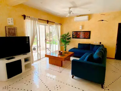 Una televisión o centro de entretenimiento en Villa DALIJÚ