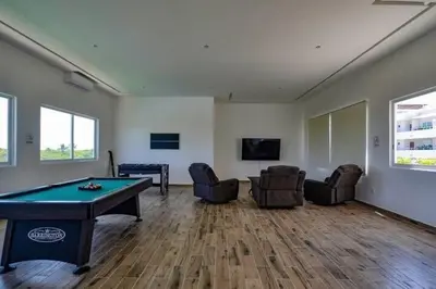 Una televisión o centro de entretenimiento en Depto en Diamante con Club de Playa Privado