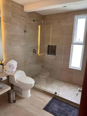 Un baño de Depto en Diamante con Club de Playa Privado