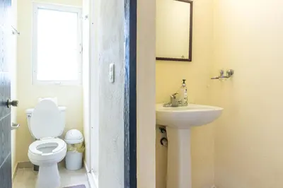Un baño de Acapulco Great location Pool Gym and Smart TV