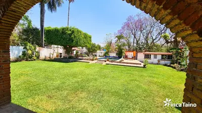 Jardín al aire libre en Finca Taino. Hermosa casa con alberca