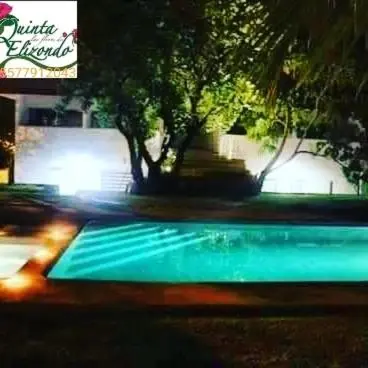 Piscina en o cerca de Quinta las flores de Elizondo