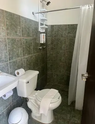 Un baño de Hotel Aqualuna Cyclops