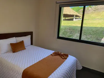 Cama o camas de una habitación en LOS BAMBUES HOTEL