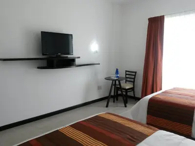 Una televisión o centro de entretenimiento en Hotel Osalle Inn