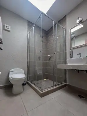 Un baño de New Modern Acapulco Diamante House Getaway with Pool View and Beach Club