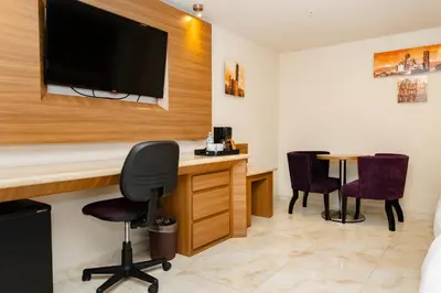 Una televisión o centro de entretenimiento en JF Grand Puebla