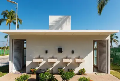 Jardín al aire libre en Alberca, Playa Cercana & Club de Playa opcional -Departamento E13D302