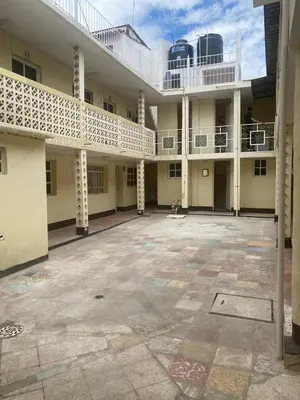 Edificio en el que se encuentra el hostal o pensión
