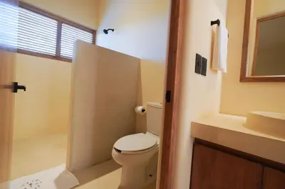 Un baño de Casa Borka LUXURY FULLY FURNISHED BEACH CONDOS WITH POOL