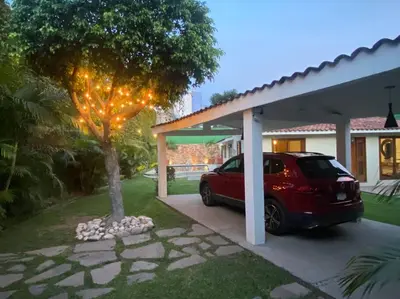 Jardín al aire libre en Casa Brisa en Burgos Cuernavaca