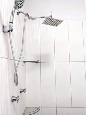 Un baño de 2BdR -Rocks at Mikasa- Near Beach, Pool, King Beds, AC, Fast Wifi