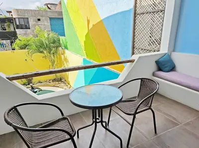 Zona de estar de 2BdR -Rocks at Mikasa- Near Beach, Pool, King Beds, AC, Fast Wifi