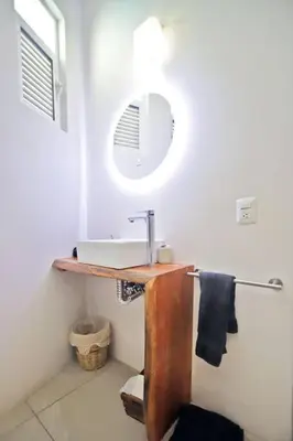 Un baño de 2BR -Water at Mikasa- Fast WIFI, King beds, AC, Near beach, Pool