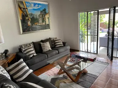 Zona de estar de Casa FRIDA en Pueblo Mágico de Tepoztlán Morelos