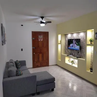 Una televisión o centro de entretenimiento en Departamento Familiar Escorpións