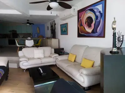 Zona de estar de Casa Azul en la orilla del Lago Tequesquitengo