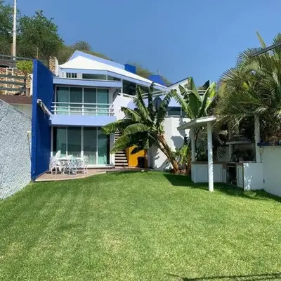 Casa Azul en la orilla del Lago Tequesquitengo
