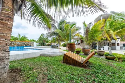 Piscina en o cerca de CasaPiedra