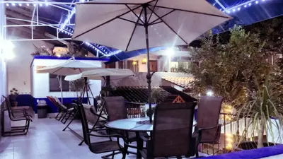 Un restaurante o sitio para comer en Hostal Plaza Central