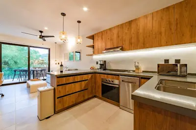 Una cocina o zona de cocina en 3022 - Ziba Condo 203