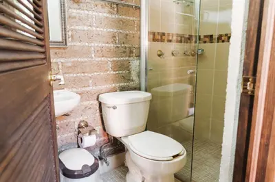 Un baño de Hotel Na-anché Aeropuerto