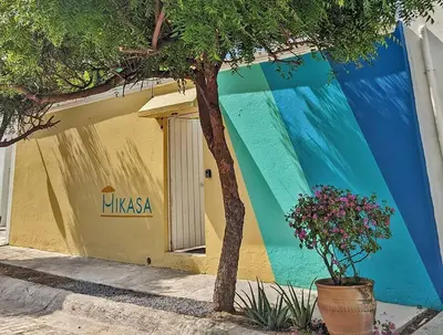 Plano de Walkable Rinconada Studio King Bed, Pool, Fast WiFi - Trees