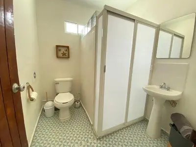 Un baño de Ubicación top: Depto. a 3 min de la playa