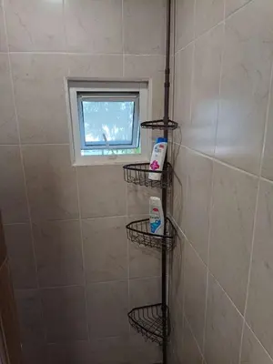 Un baño de Habitacion Amueblada Independiente