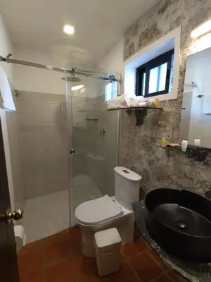 Un baño de La Peña Hotel Boutique & SPA