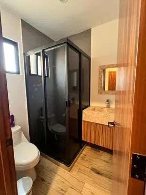 Un baño de Torre Riviera el mar